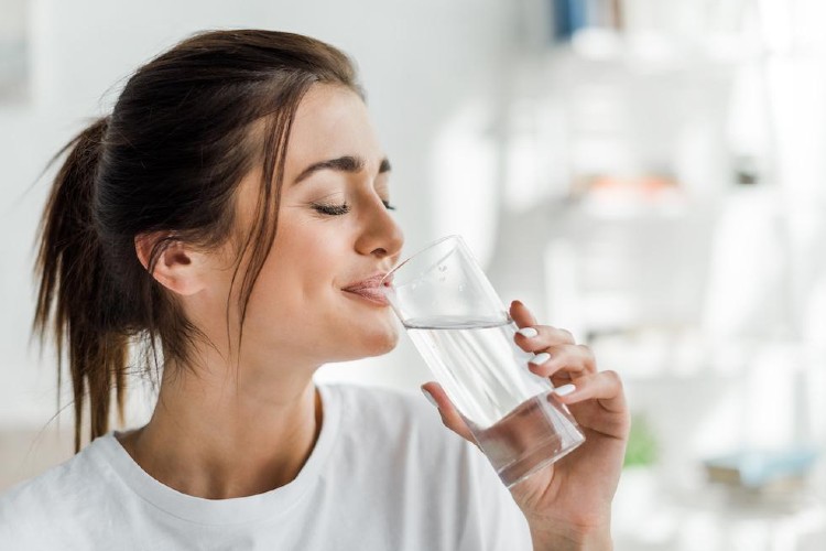 does drinking water improve hair growth