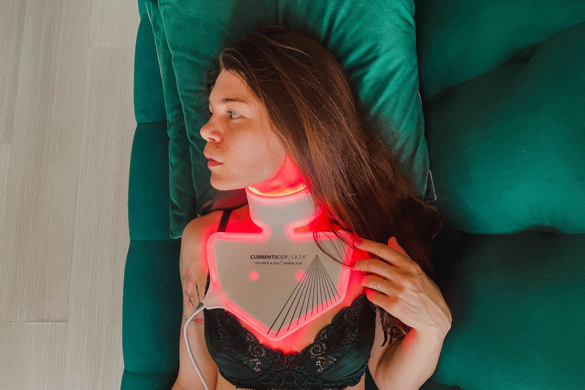 Review CurrentBody Skin LED Neck and Dec Perfector